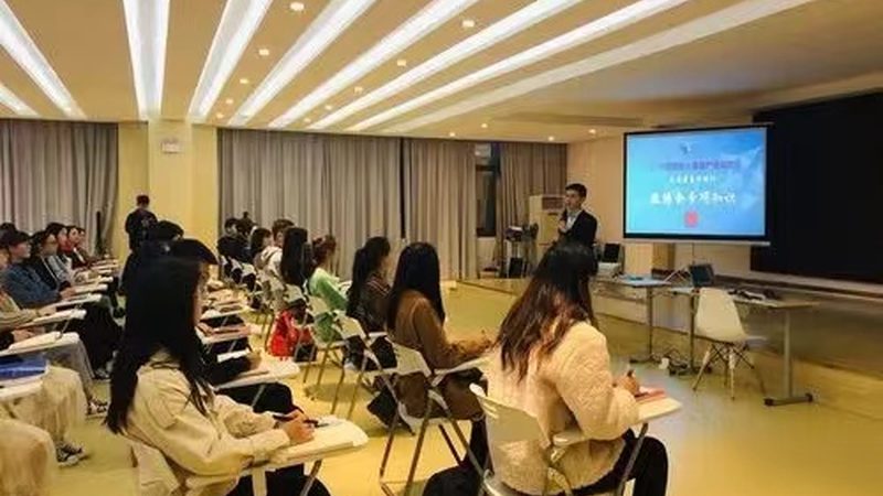 保育员资格证报名，这些条件你符合吗？**